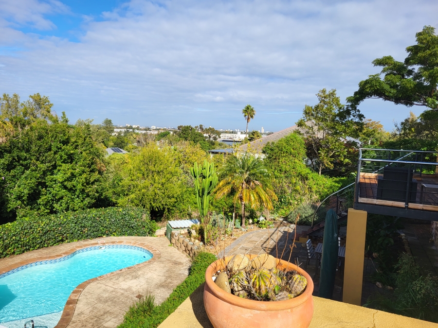 6 Bedroom Property for Sale in Roundhay Western Cape